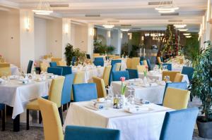 ห้องอาหารหรือที่รับประทานอาหารของ Hotel Afrodita -Valenii De Munte