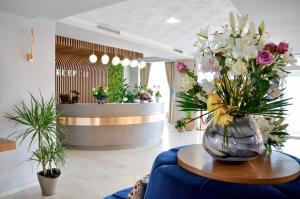 Lobby o reception area sa Hotel Afrodita -Valenii De Munte