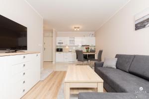Kuchyňa alebo kuchynka v ubytovaní Jantar Apartamenty Bliżej Morza