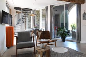 Μια τηλεόραση ή/και κέντρο ψυχαγωγίας στο Vakantiewoningen - Buitenverblijf Huiskenshof Zuid-Limburg