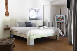 Ένα ή περισσότερα κρεβάτια σε δωμάτιο στο Vakantiewoningen - Buitenverblijf Huiskenshof Zuid-Limburg