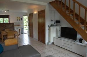 TV a/nebo společenská místnost v ubytování Appartement Fleurs des champs - Esc'Appart