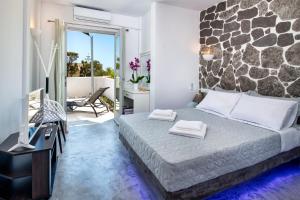 Posteľ alebo postele v izbe v ubytovaní Sun Springs Suites