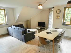 Televízia a/alebo spoločenská miestnosť v ubytovaní Apartamenty EverySky - Osiedle Podgórze 1D-27