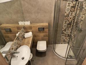 Kúpeľňa v ubytovaní Apartamenty EverySky - Osiedle Podgórze 1D-27