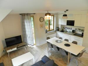 Kuchyňa alebo kuchynka v ubytovaní Apartamenty EverySky - Osiedle Podgórze 1D-27