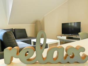 Televízia a/alebo spoločenská miestnosť v ubytovaní Apartamenty EverySky - Osiedle Podgórze 1D-27