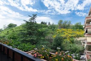 a balcony with a garden of flowers on a hill at Ad Astra Suite in Rome