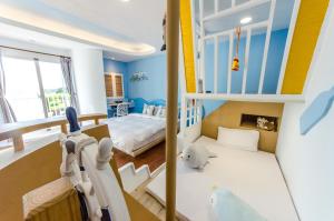 Giường trong phòng chung tại 墾丁南灣海遇親子 Meet you Nanwan