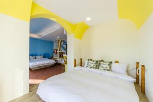 Giường trong phòng chung tại 墾丁南灣海遇親子 Meet you Nanwan