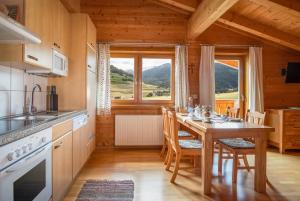 A kitchen or kitchenette at Haus Panoramablick