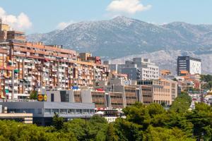 En generel udsigt til bjerge eller udsigt til bjerge taget fra lejligheden