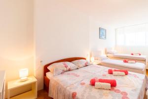 En eller flere senge i et værelse på Your Vacation Apartment