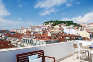 リスボンにあるAmazing Rooftop at City Centerのバルコニーから市街の景色を望めます。