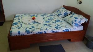 En eller flere senge i et værelse på Chez Sabine