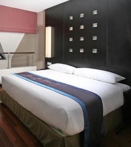 Voodi või voodid majutusasutuse Hotel Tahiti Nui toas