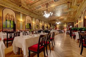 Restaurant o un lloc per menjar a Grand Hotel Plaza