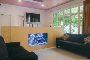 TV a/nebo společenská místnost v ubytování Azoush Tourist Guesthouse