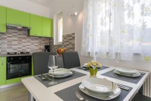 Kuchyňa alebo kuchynka v ubytovaní Apartments Gracia