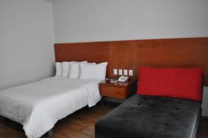 Ένα ή περισσότερα κρεβάτια σε δωμάτιο στο AMD Hotel