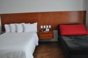 Ένα ή περισσότερα κρεβάτια σε δωμάτιο στο AMD Hotel