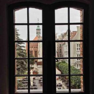 グダニスクにあるHostel Universusの窓から市街の景色を望めます。