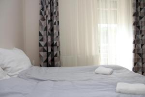 Postel nebo postele na pokoji v ubytování Aqua City Apartman