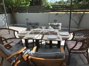 Patio alebo iná vonkajšia časť ubytovania Villa Oliva Rodos