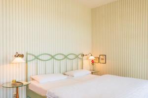 Un pat sau paturi într-o cameră la Ferienwohnung Seemuschel