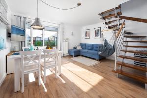 Posezení v ubytování ApartDomek7b Jasne Wybrzeże - nowy i luksusowy
