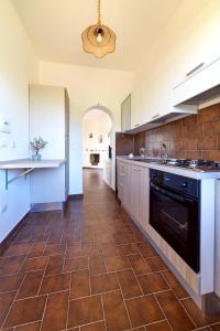 Η κουζίνα ή μικρή κουζίνα στο Capo Grillo Cottage Villa