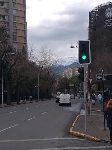 a green traffic light on a city street at Kingui in Santiago