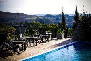 Bazén v ubytování Elegance Hotel Tandil nebo v jeho okolí + 24 fotografií