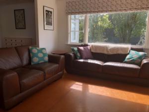 Seating area sa Lake Holiday Home - Spa & Views