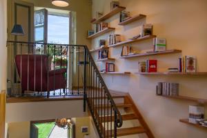 Biblioteca din acest B&B