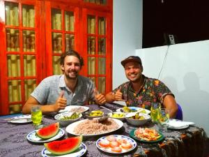 Makanan di atau berdekatan rumah tamu ini