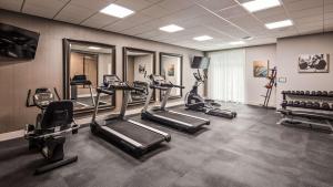Fitness centrum a/nebo fitness zařízení v ubytování Best Western Plus Ruston Hotel