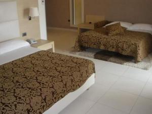 A bed or beds in a room at Mediterraneo Palace Hotel