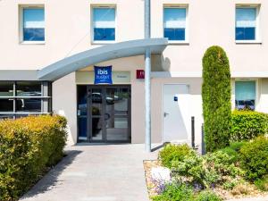 A fachada ou entrada em ibis budget Amboise