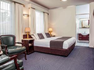 En eller flere senge i et værelse på Mercure Ballarat Hotel & Convention Centre
