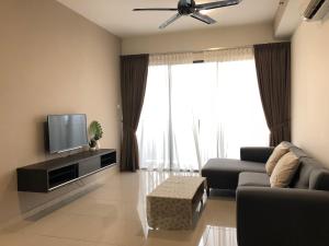TV/trung tâm giải trí tại [SLEEP 5PAX] Natural Living (i-Soho, i-City)