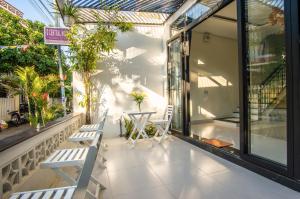 Un balcón o terraza de D Central Hoi An Homestay