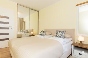 Posteľ alebo postele v izbe v ubytovaní Jantar Apartamenty Exclusive Polanki Park SPA + 35 fotografií