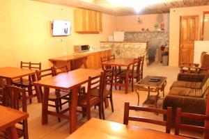 O bucătărie sau chicinetă la Hotel Villa Eniseli