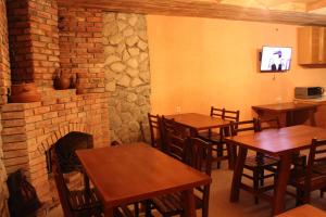 O bucătărie sau chicinetă la Hotel Villa Eniseli