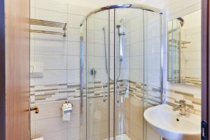 Bathroom sa Hotel Avana Mare