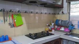 Kuchyň nebo kuchyňský kout v ubytování D'Hartamas Guesthouse