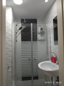 Kupatilo u objektu Colony Beach Hotel Apartment Tel Aviv Bat Yam 36