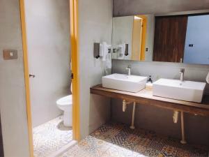 Phòng tắm tại Deer Park Hostel
