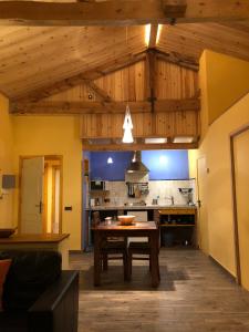 Kuchyňa alebo kuchynka v ubytovaní Els Apartaments del bosc